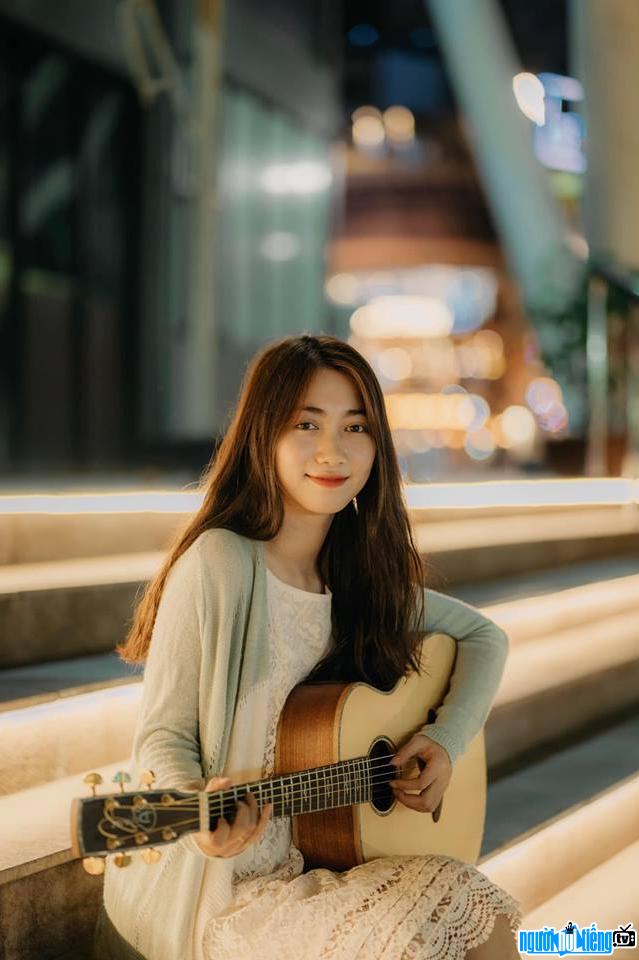  beautiful and gentle Phuong Thanh with a guitar