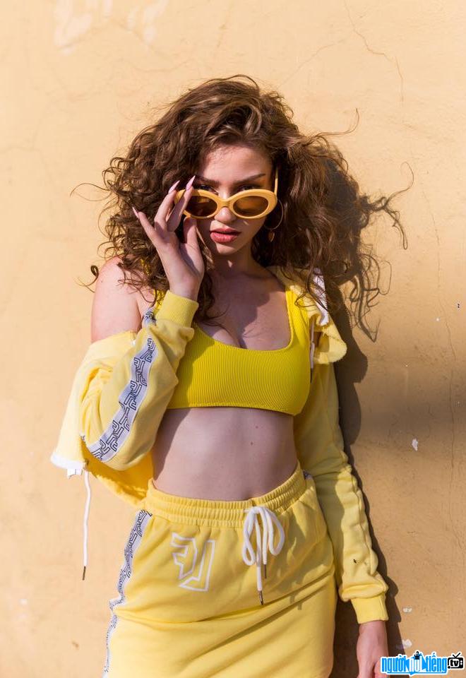 Dytto xinh đẹp năng động