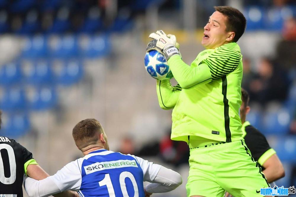 Picture of goalkeeper Filip Nguyen on the pitch
