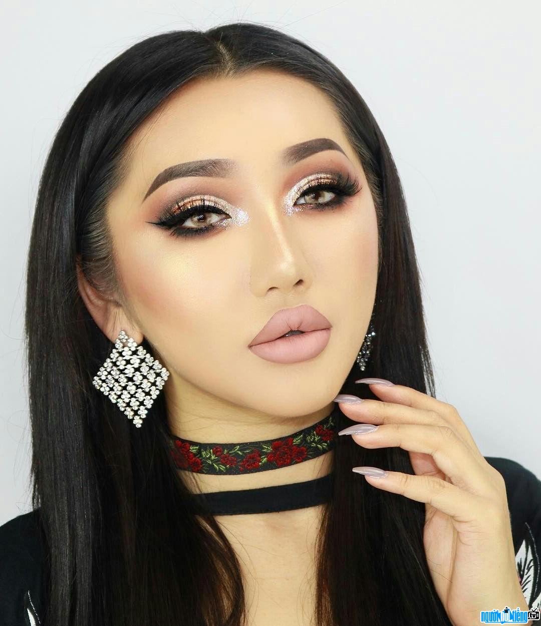 New pictures of Beauty Blogger Xthuyle