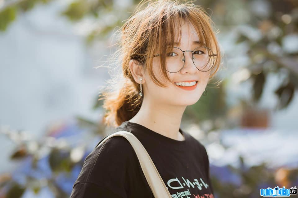Thu Trang xinh đẹp với nụ cười tỏa nắng
