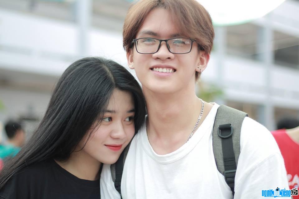  handsome Hoang Anh with his beautiful girlfriend