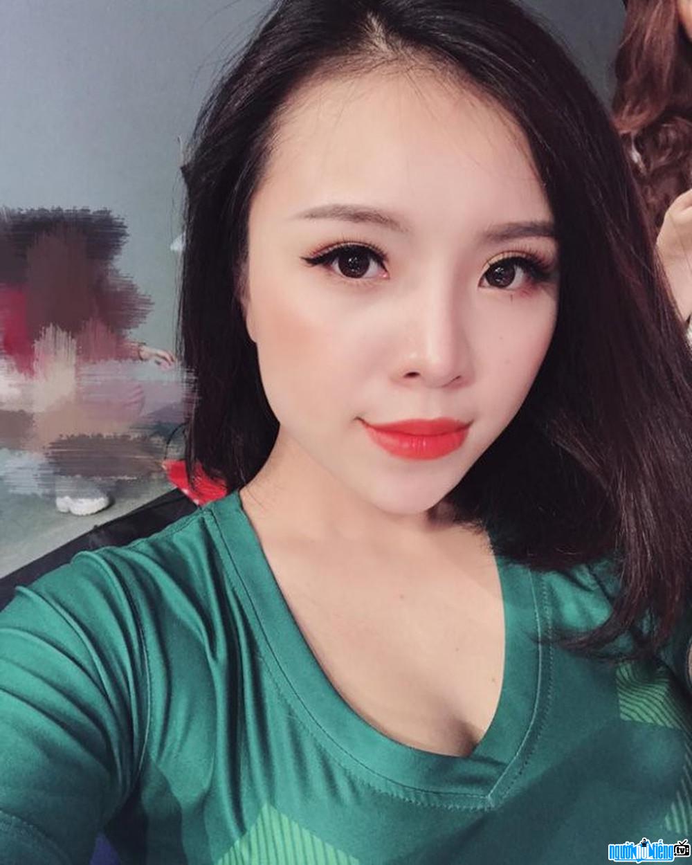 Diễn viên Lê Hồng Liên gây chú ý khi xuất hiện trong dàn hot girl Nóng cùng World Cup 2018