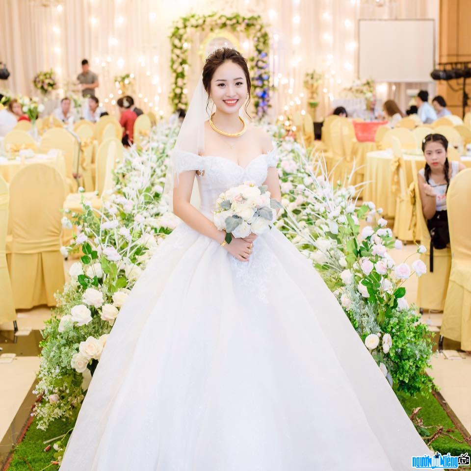  beautiful Tu Anh in a wedding dress