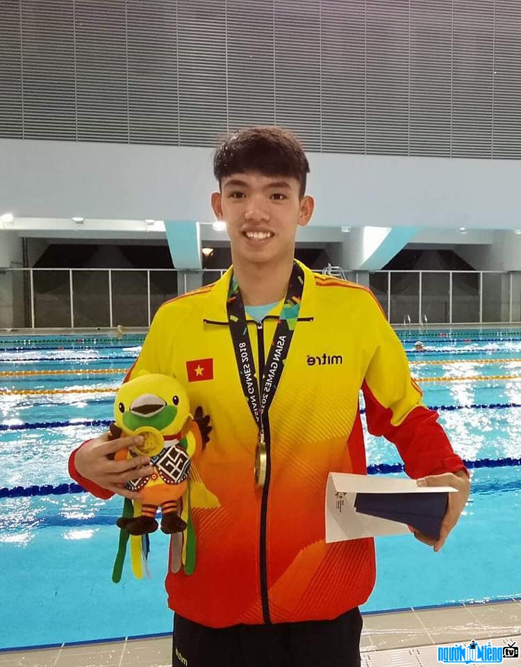  athlete Huy Hoang with a bright smile