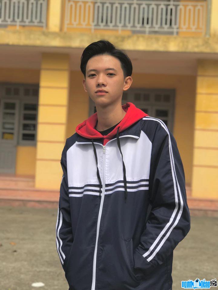  Duy Khuong is handsome as a student