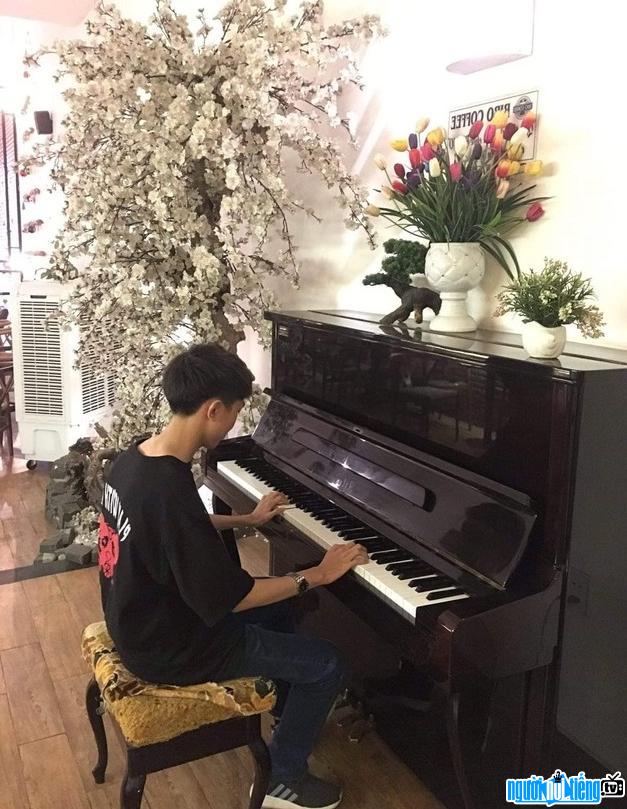  Xuan Minh practicing hard at the piano