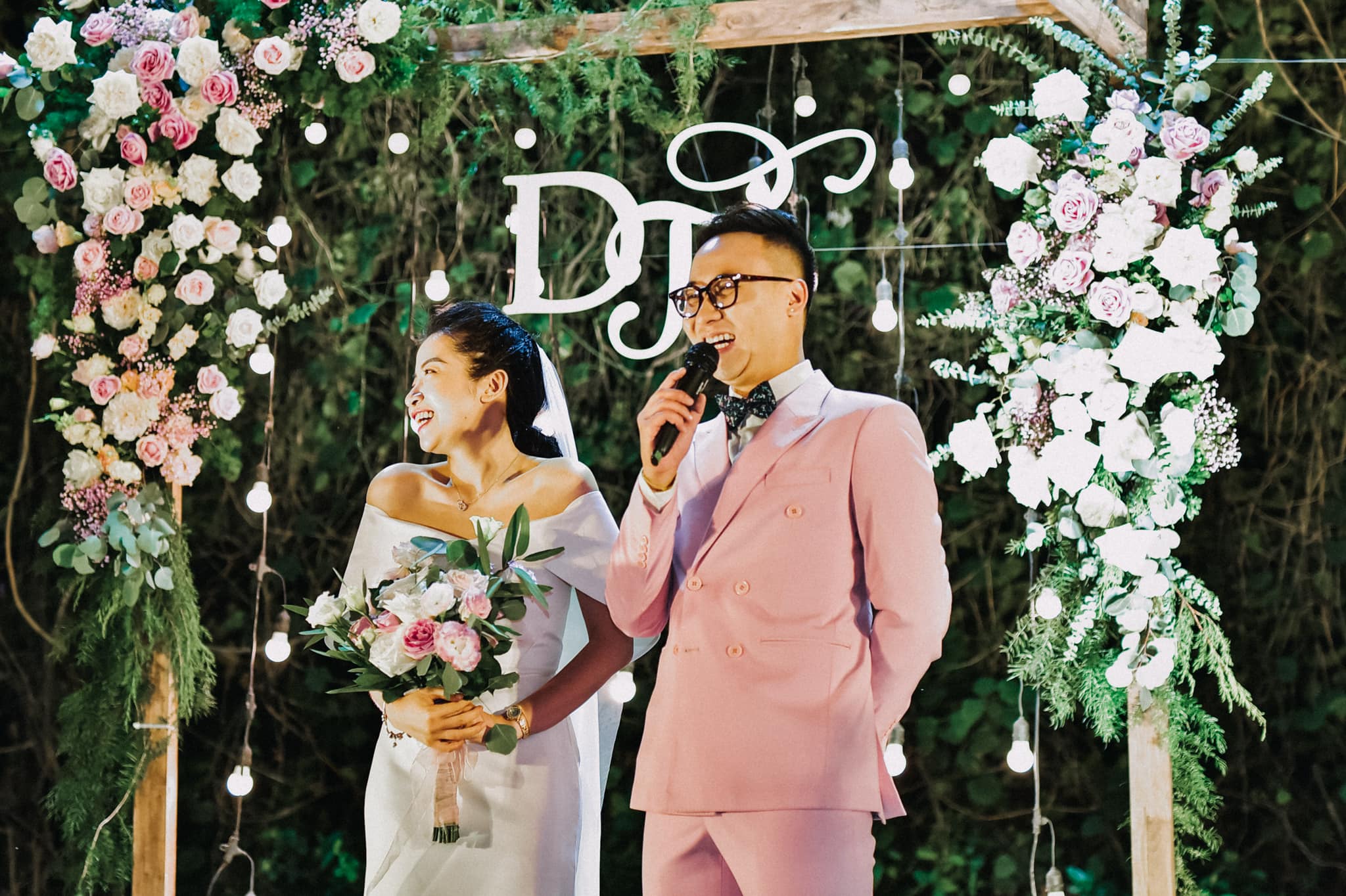  Picture of MC Quoc Duy and his wife happy on the day of slander