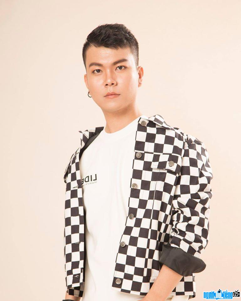 New photo of singer Jang Nguyen