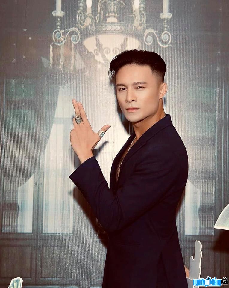  Henry Nguyen is handsome with personality