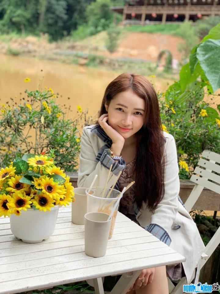  Beautiful Anh Thu by the flower pot