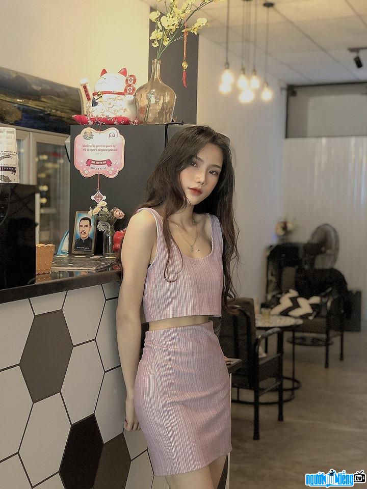 Images of Kim Anh with a sexy body