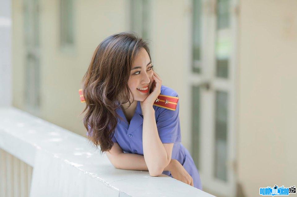 Hòa Trang xinh đẹp với nụ cười tỏa nắng