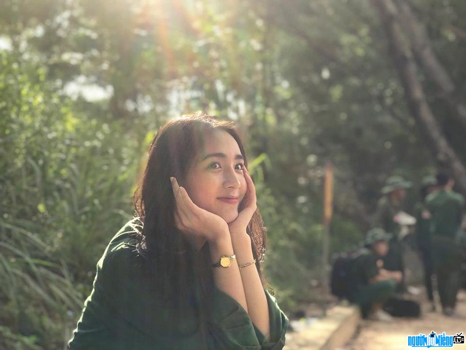  Beautiful picture of Truc Phuong in the golden sun