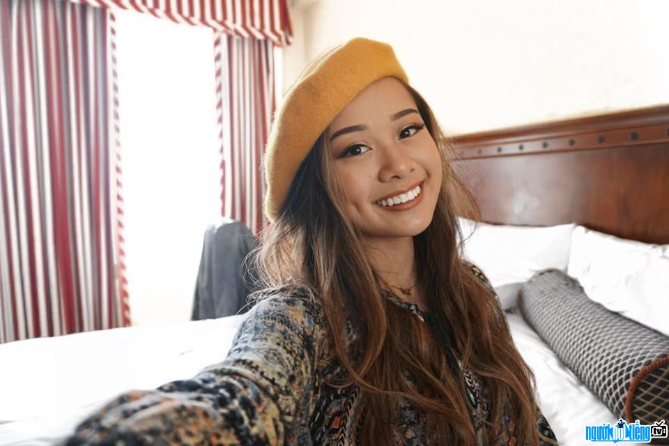  beautiful Yenli Nguyen with a sunny smile