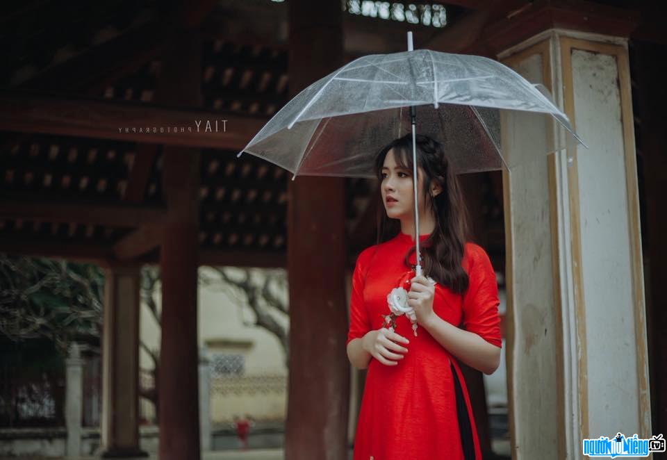 Quỳnh Giang xinh đẹp trong tà áo dài truyền thống
