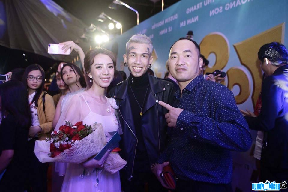 Bức ảnh rapper Dế Choắt và vợ chồng nghệ sĩ Thu Trang - Tiến Luật