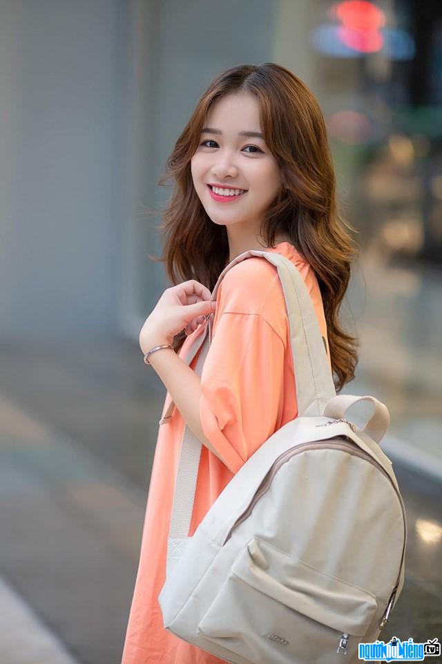  beautiful Vu Huong with a sunny smile