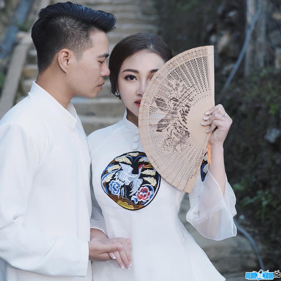  Thu Huong is beautiful with her husband