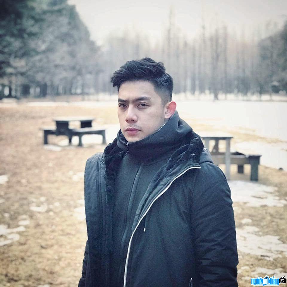  Hot boy Tong Dong Khue was searched by netizens for his identity after the cover of "Where are you at home"