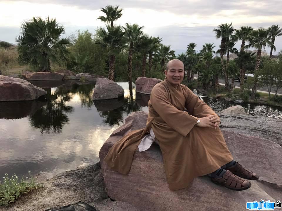 Thich Tri Hue letting himself be in nature