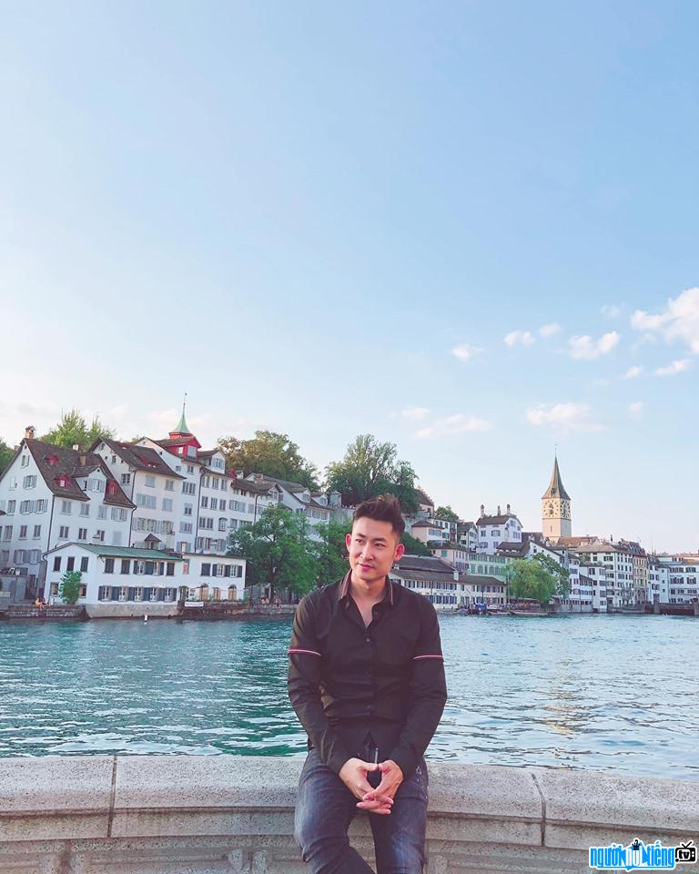  Picture of actor Trong Nhan on a trip