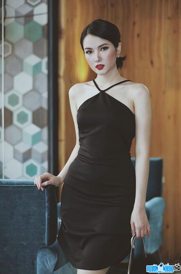  Picture of MC Pham Khanh Linh sexy with black dress