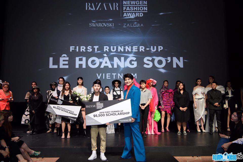  Designer Le Hoang Son won the final runner-up position