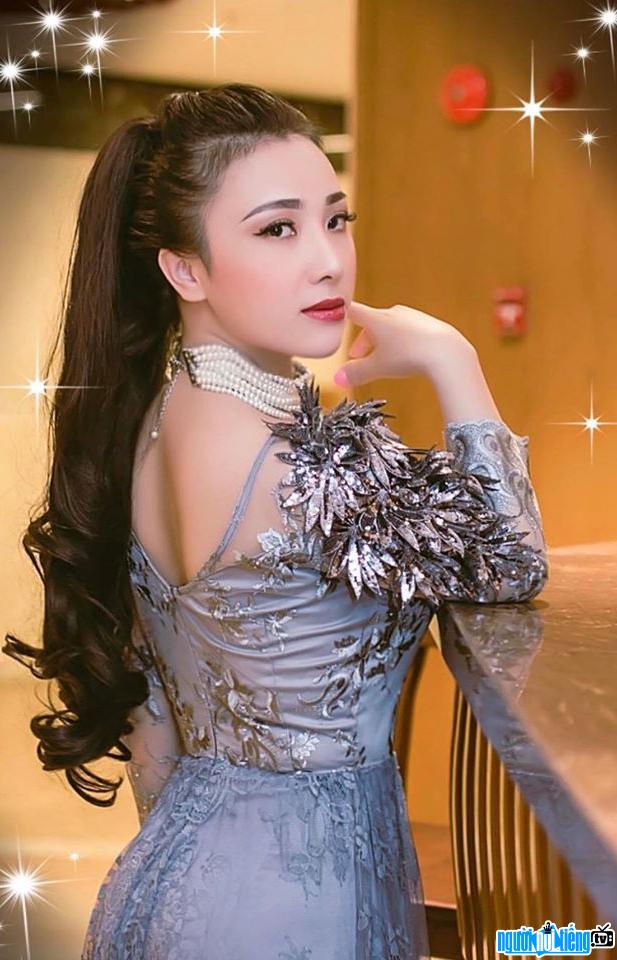  Image of singer Yen Ha is beautiful and seductive