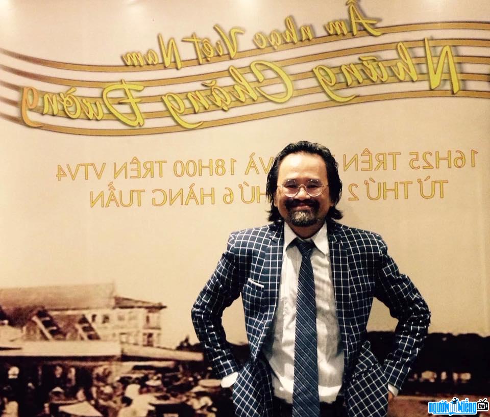  Musician - writer Hong Minh impressed with style