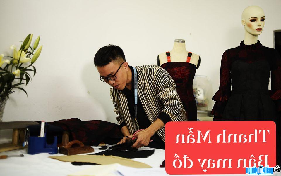  designer Thanh Man focuses on work