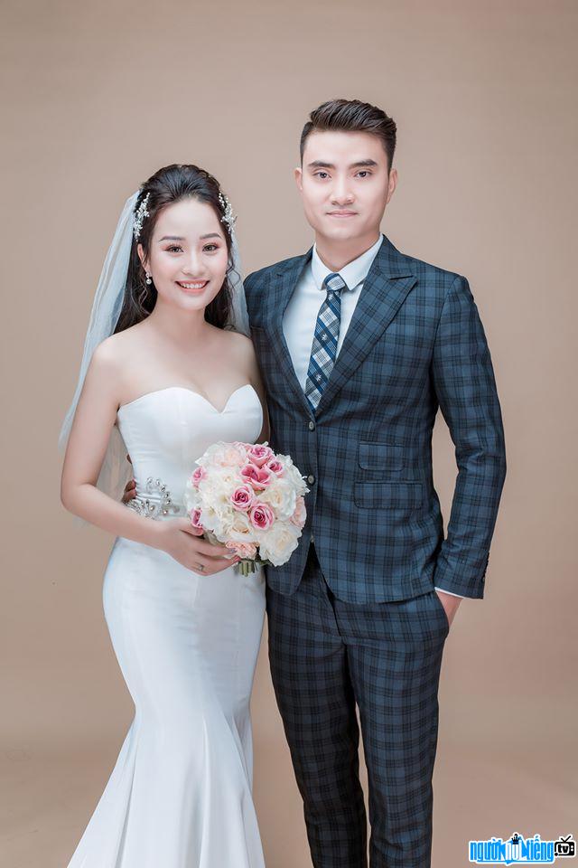  Thanh An is handsome with his beautiful wife