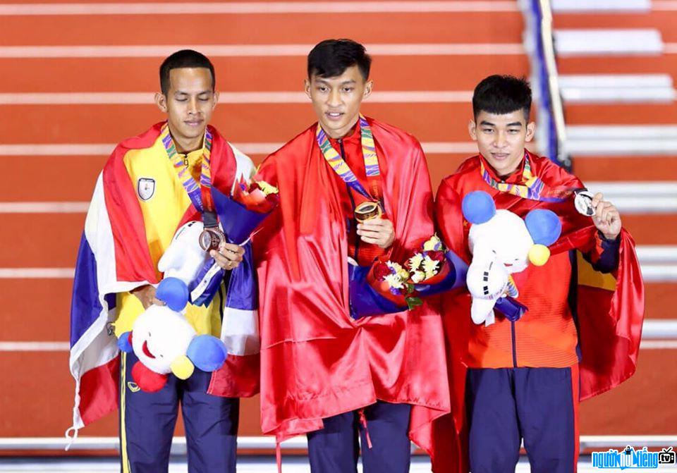  the athlete Nhat Hoang received the noble award