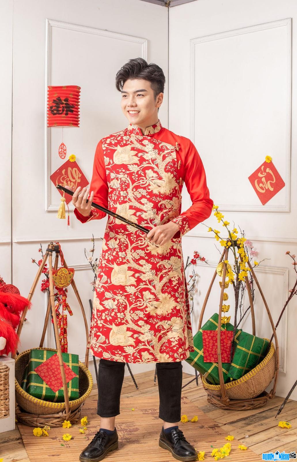  Outstanding handsome Hoai Nam to welcome traditional Tet