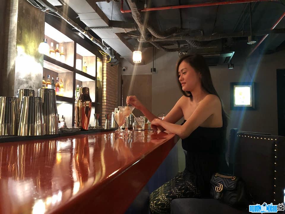  Giao Pham shows off her sexy bare shoulders