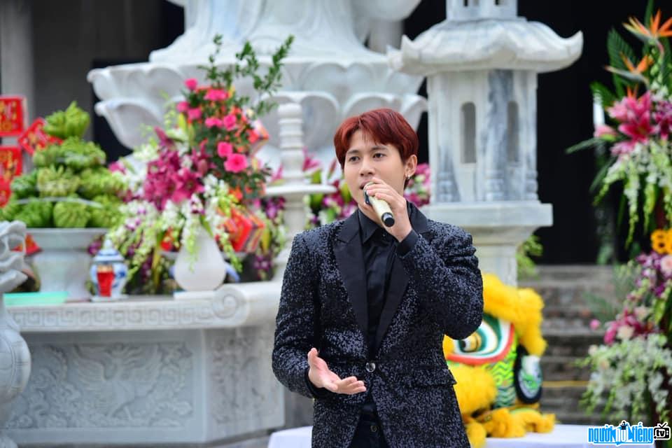 Picture of singer Hoang Duc Thinh - Vietnamese Voice Champion 2019