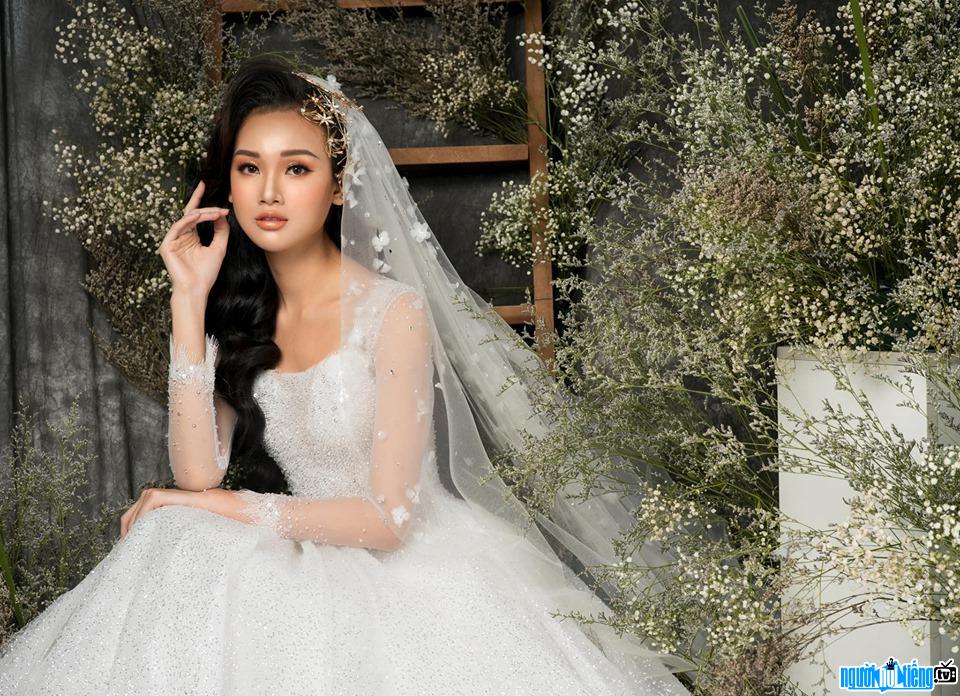  Beautiful image of Thanh Nga in a bride's outfit