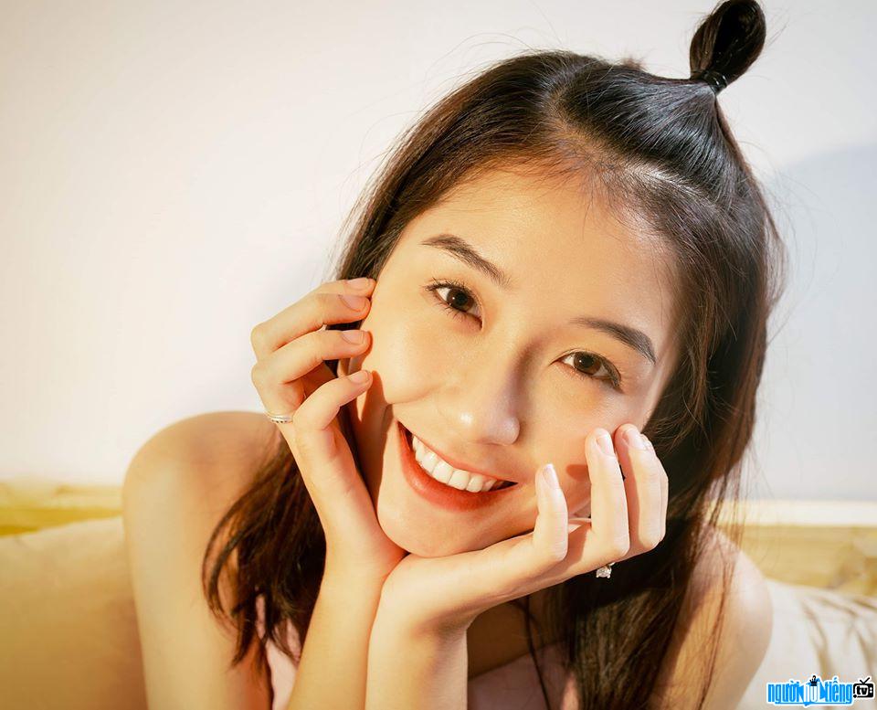  beautiful Linh Chi with a sunny smile