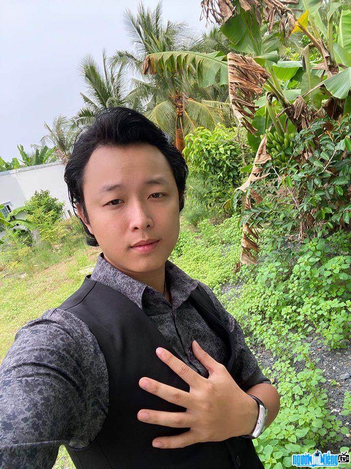  Latest picture of singer Nguyen Trung