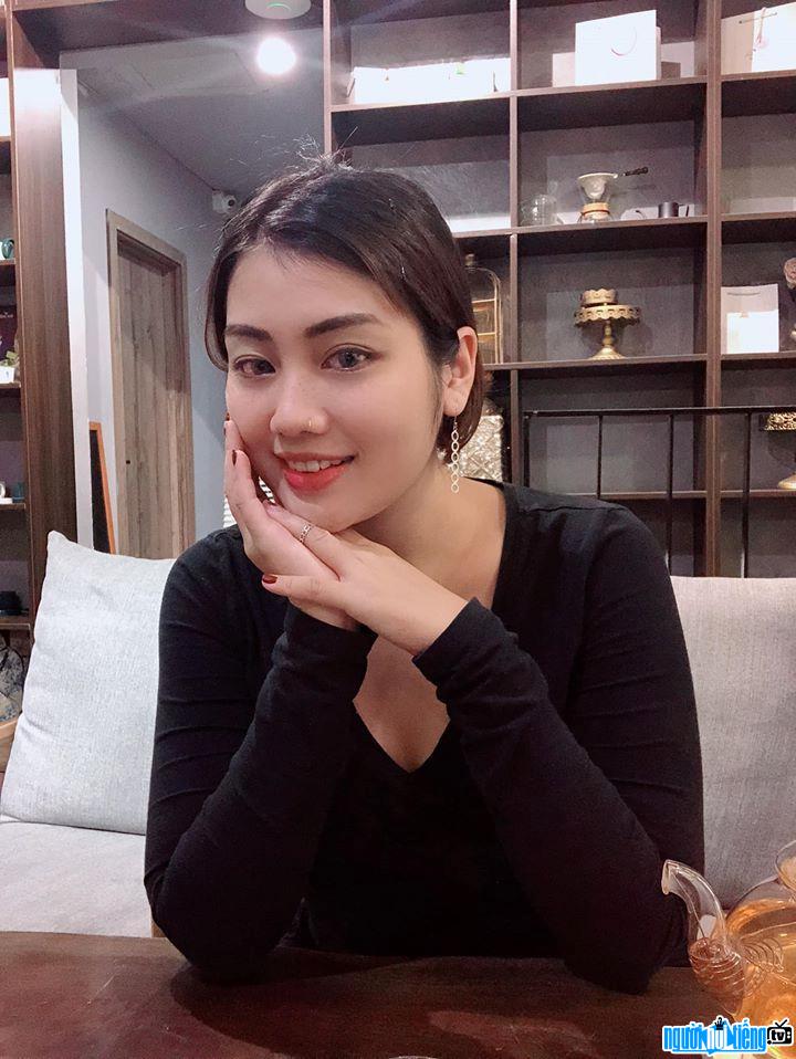  Nguyen Quynh Anh is attractive and beautiful