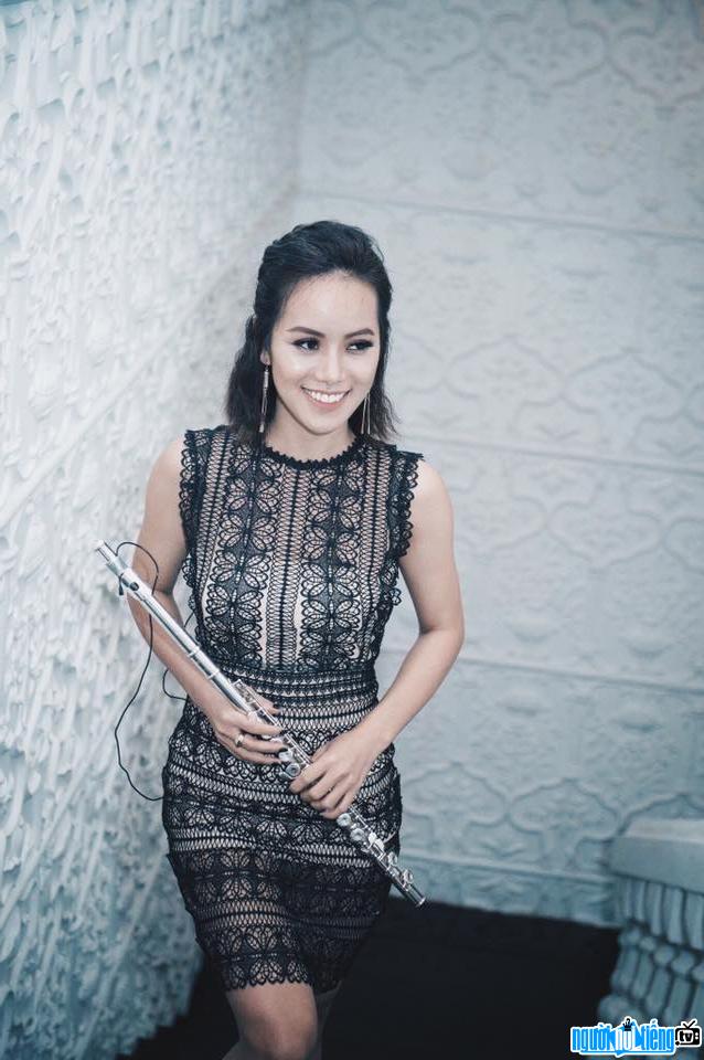 Latest picture of Flute artist Huyen Trang Page