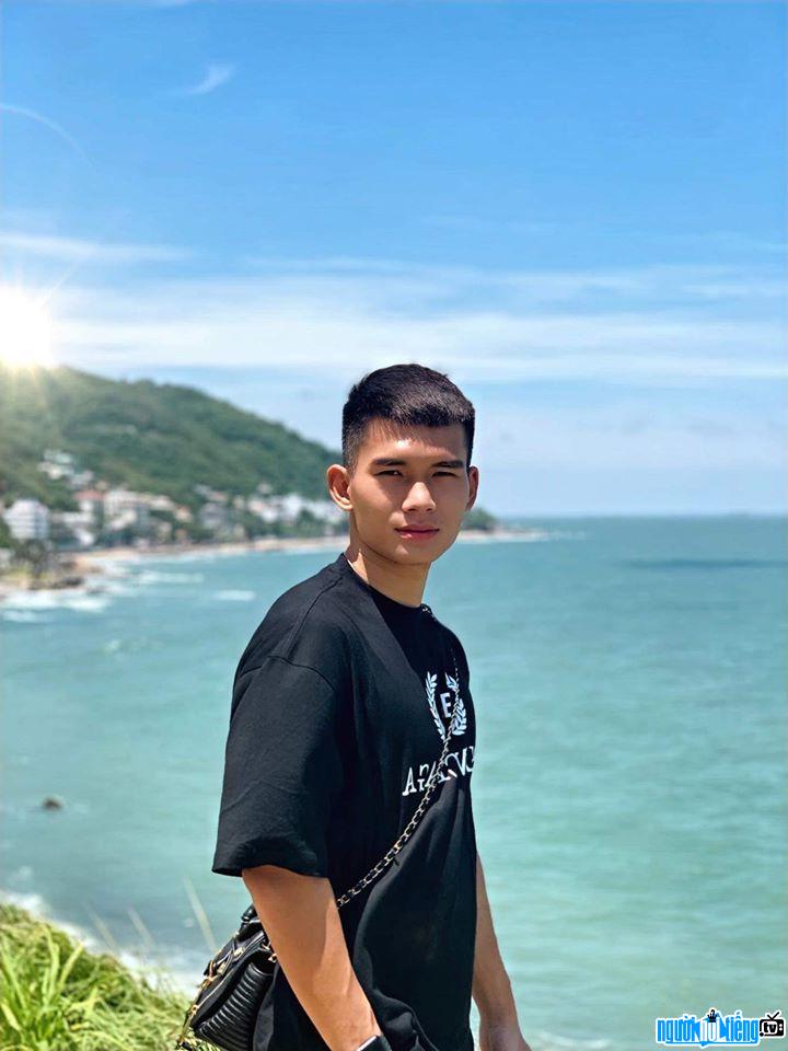 Close-up of the handsome face of the player Le Thanh Phong