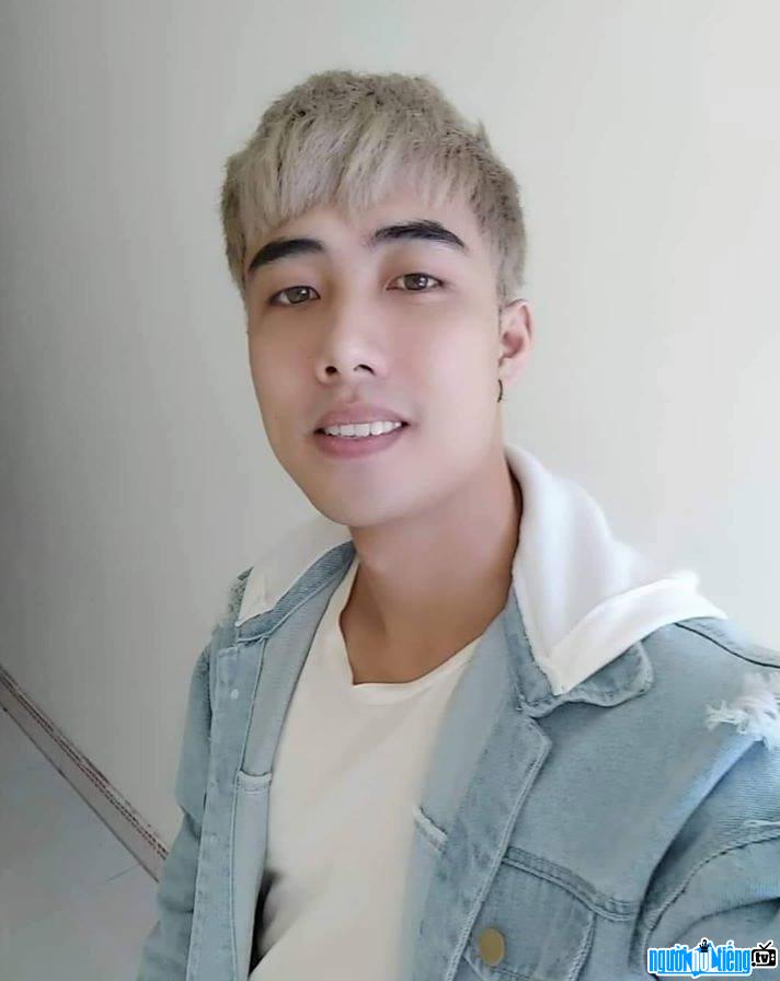 Close-up of streamer Thang Anh's handsome face