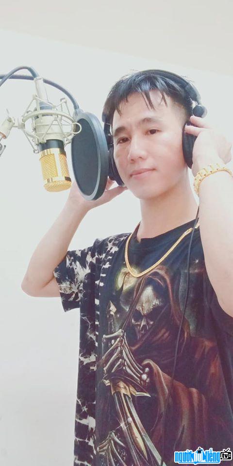  Picture of musician Ho Hung Dung in the studio