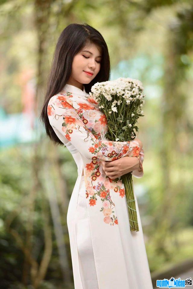  Kieu Linh is beautiful and gentle with ao dai