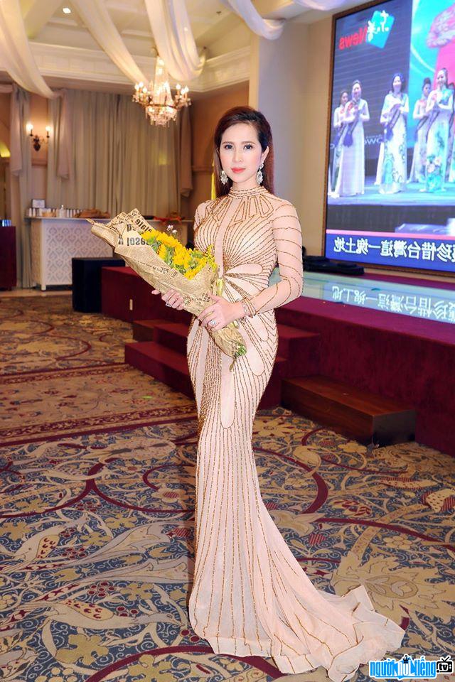 A new photo of actress Hoang Ny