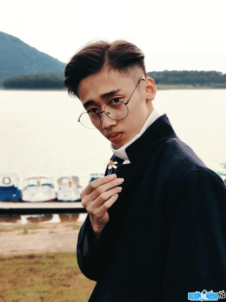  Duy Khang is handsome and stylish
