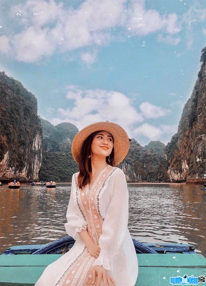 New picture of singer Dao Ky Anh in Ha Long