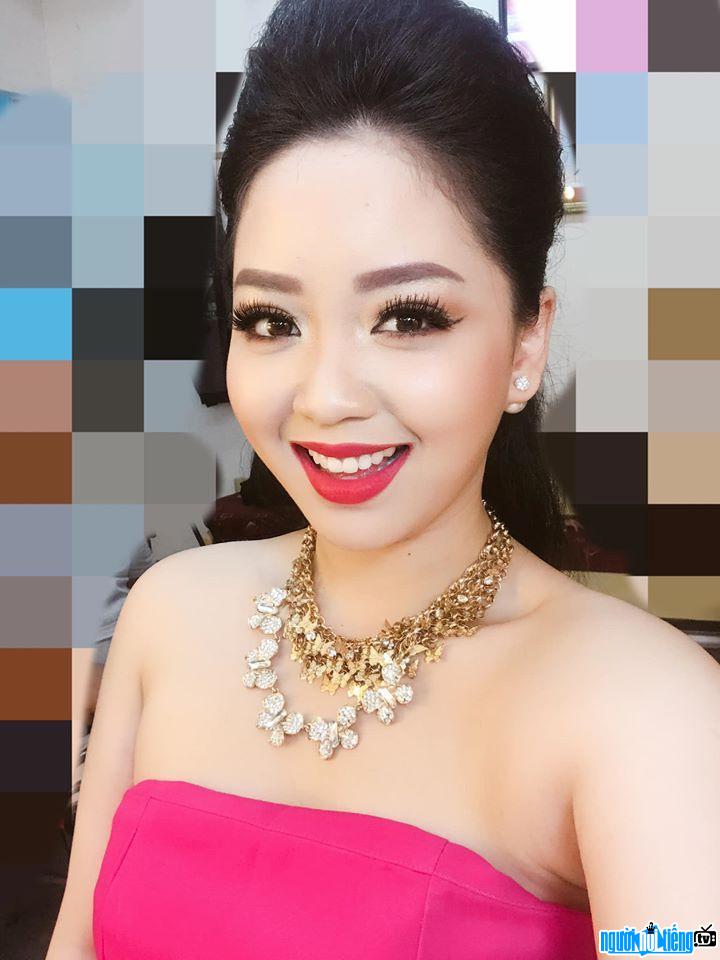  A close-up photo of singer Duong Anh Nga's beautiful beauty