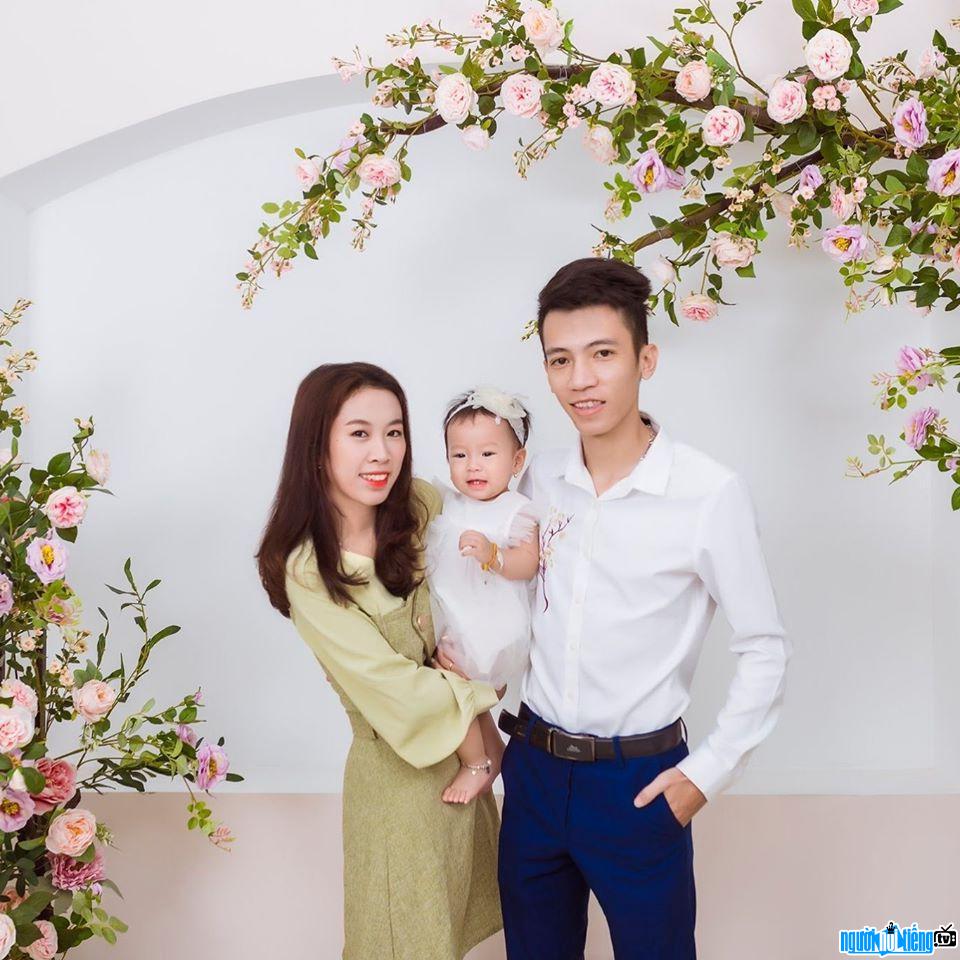  BLV Hai Mario with his wife and daughter